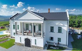Kincsem Kastely